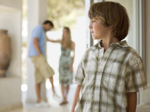 ¿Cuándo puede un menor decidir con qué progenitor vivir? Edad y voluntad del menor.